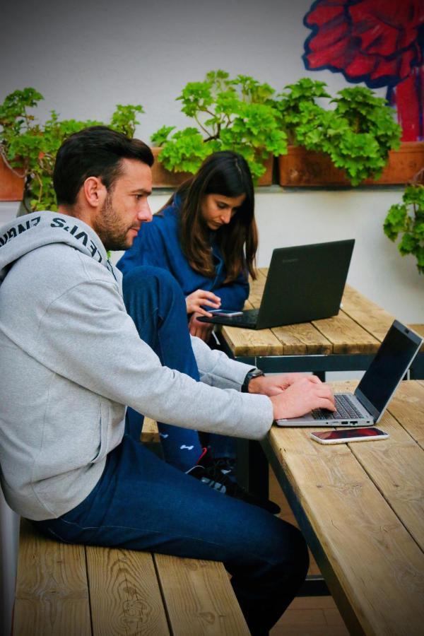 Joy Setas Coworking Hostel Sevilla Bagian luar foto