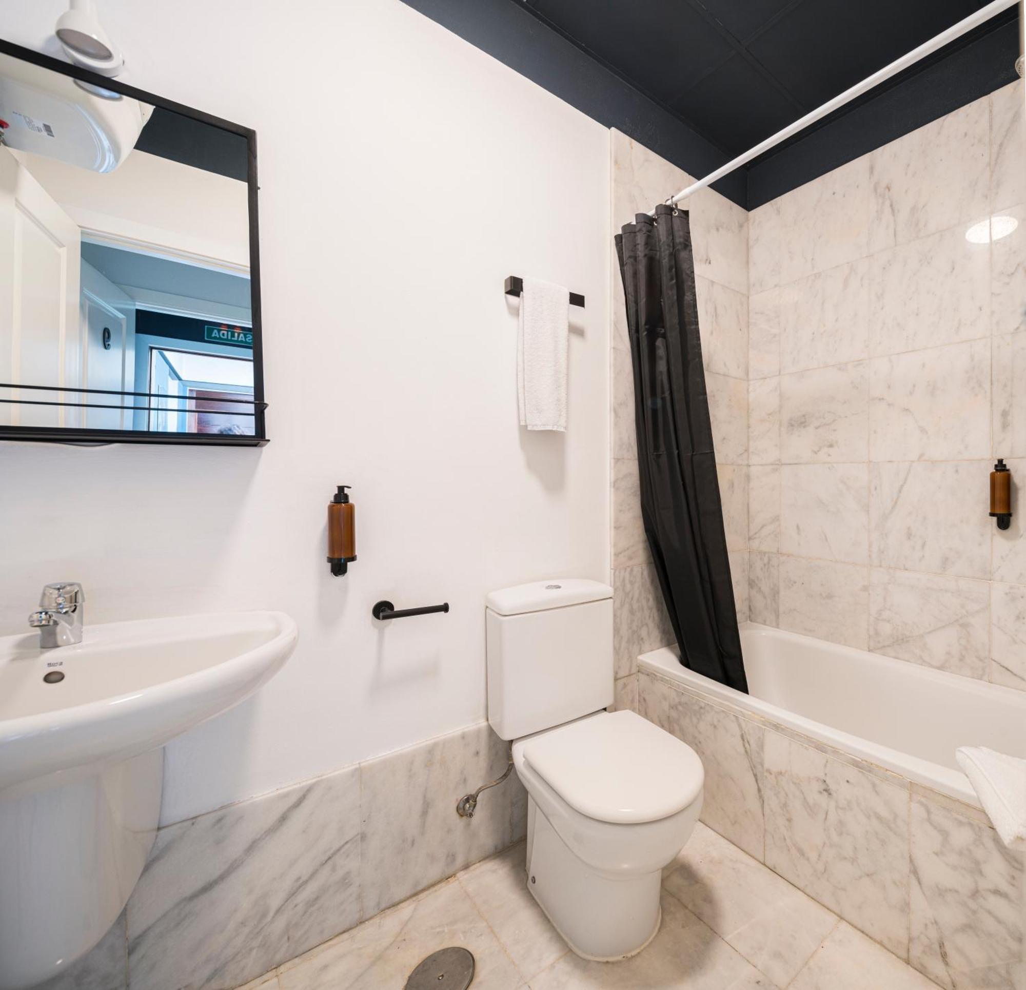 Joy Setas Coworking Hostel Sevilla Bagian luar foto